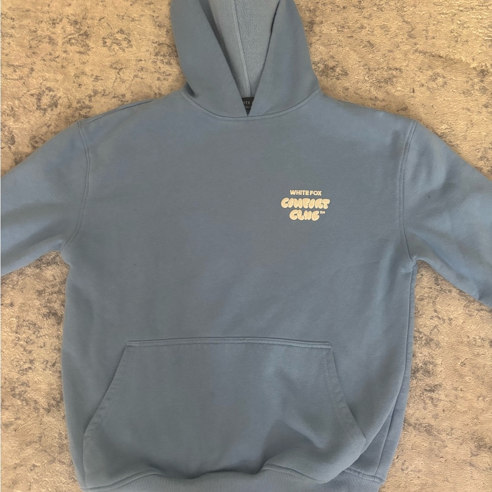 White Fox Boutique Blue Sweatshirt Pullover
